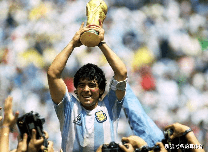 ‘熊猫体育公司’
传奇谢幕！阿根廷球星马拉多纳于家中突发心脏骤停去世(图4)