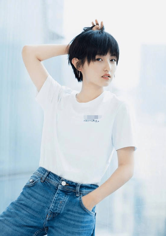 熊猫体育-
张子枫换发型了 苹果头发型简朴洁净 张子枫的小脸更显精致(图1) 熊猫体育-
张子枫换发型了 苹果头发型简朴洁净 张子枫的小脸更显精致(图1)