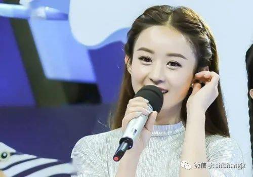 熊猫体育_
正宗公主头发型都以编发辅助 中分编发教程图解还原经典公主型！(图3)