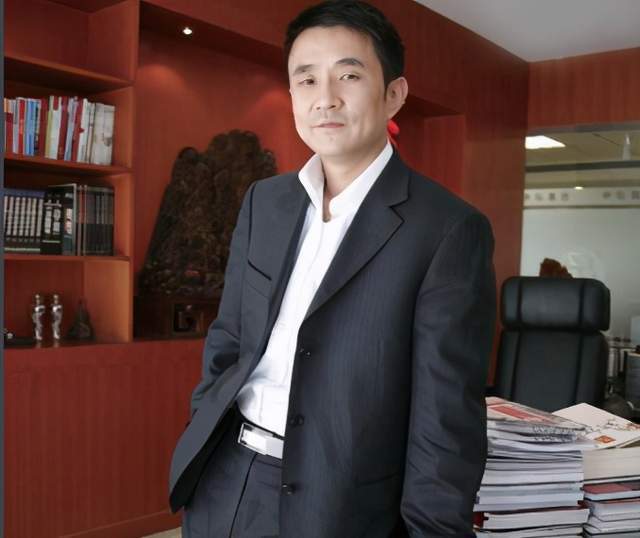 欠债800亿逃往外洋 带走明星女友和61亿 父亲过世都没回来“熊猫体育首页”(图4)
欠债800亿逃往外洋 带走明星女友和61亿 父亲过世都没回来“熊猫体育首页”(图4)