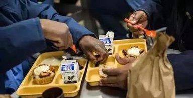 爱时尚的男士 拖鞋也要穿最潮的_熊猫体育(图2) 熊猫体育公司