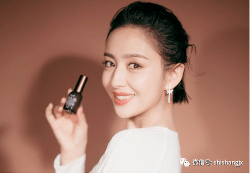 2020年女生盛行短发扎法 简朴气质易上手 30岁也能美的像少女!|熊猫体育(图2)
2020年女生盛行短发扎法 简朴气质易上手 30岁也能美的像少女!|熊猫体育(图2)