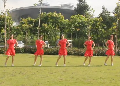 厄德高点赞球迷P图,他和哈兰德在图中身穿皇马球衣相拥:熊猫体育首页(图2) 熊猫体育