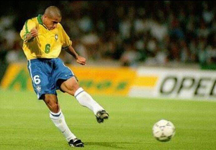 足坛5位球星!来自欧洲权门 身高均不到1米7 全凭实力用饭‘熊猫体育公司’(图4)
足坛5位球星!来自欧洲权门 身高均不到1米7 全凭实力用饭‘熊猫体育公司’(图4)