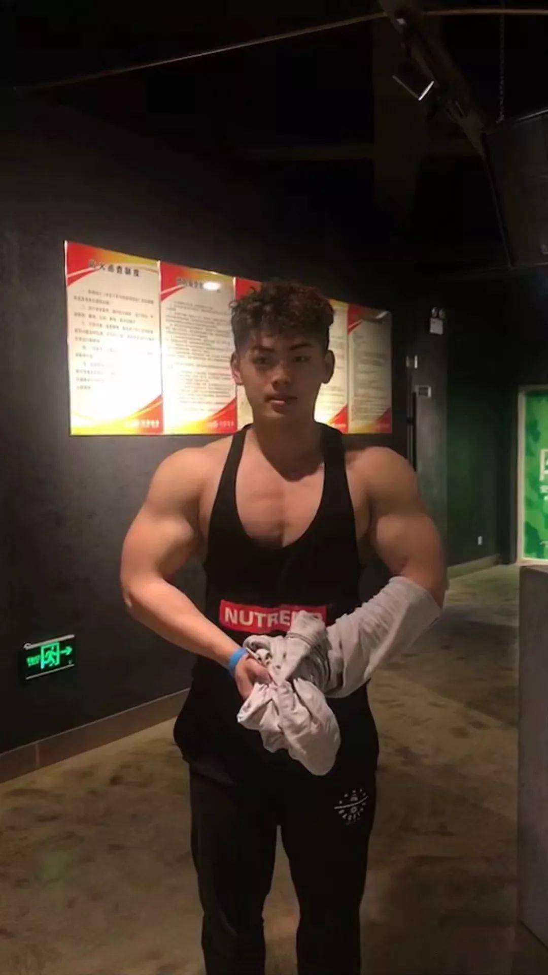 
20岁宁夏小伙练就一身肌肉,收获迷妹无数!“熊猫体育”(图8)