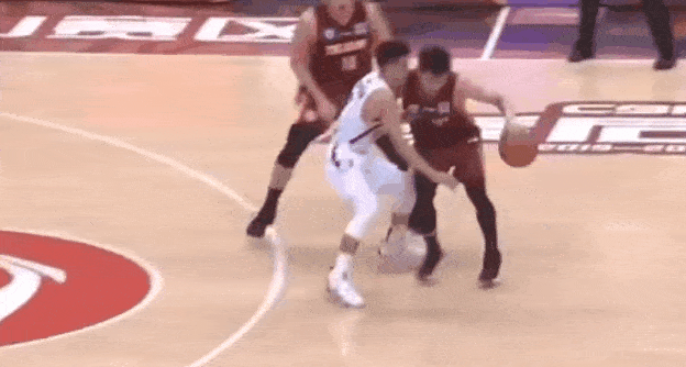 【熊猫体育公司】
球迷为吴前打行侠仗义 但想成为中国男篮的未来 请收起那些矫情！(图7)