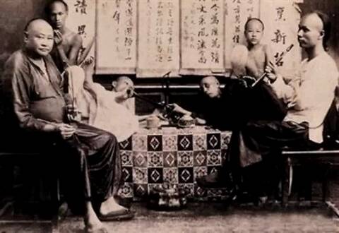 熊猫体育首页|男星跨年夜生图!黄子韬烟熏妆,钟汉良瘦脱相,谢霆锋素颜太能打(图1) 熊猫体育首页