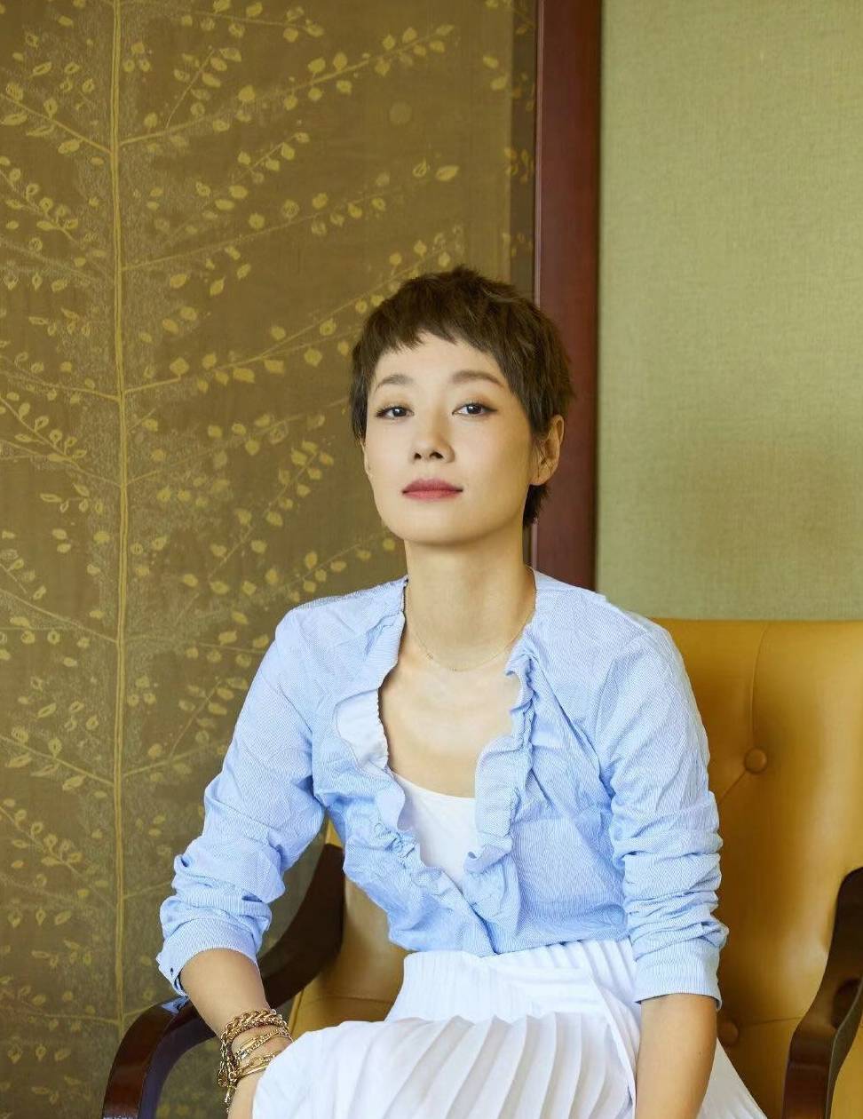 
马伊琍换一次发型就“火”一次 剪超短发露眉毛 越发自信显气质|熊猫体育公司(图6)