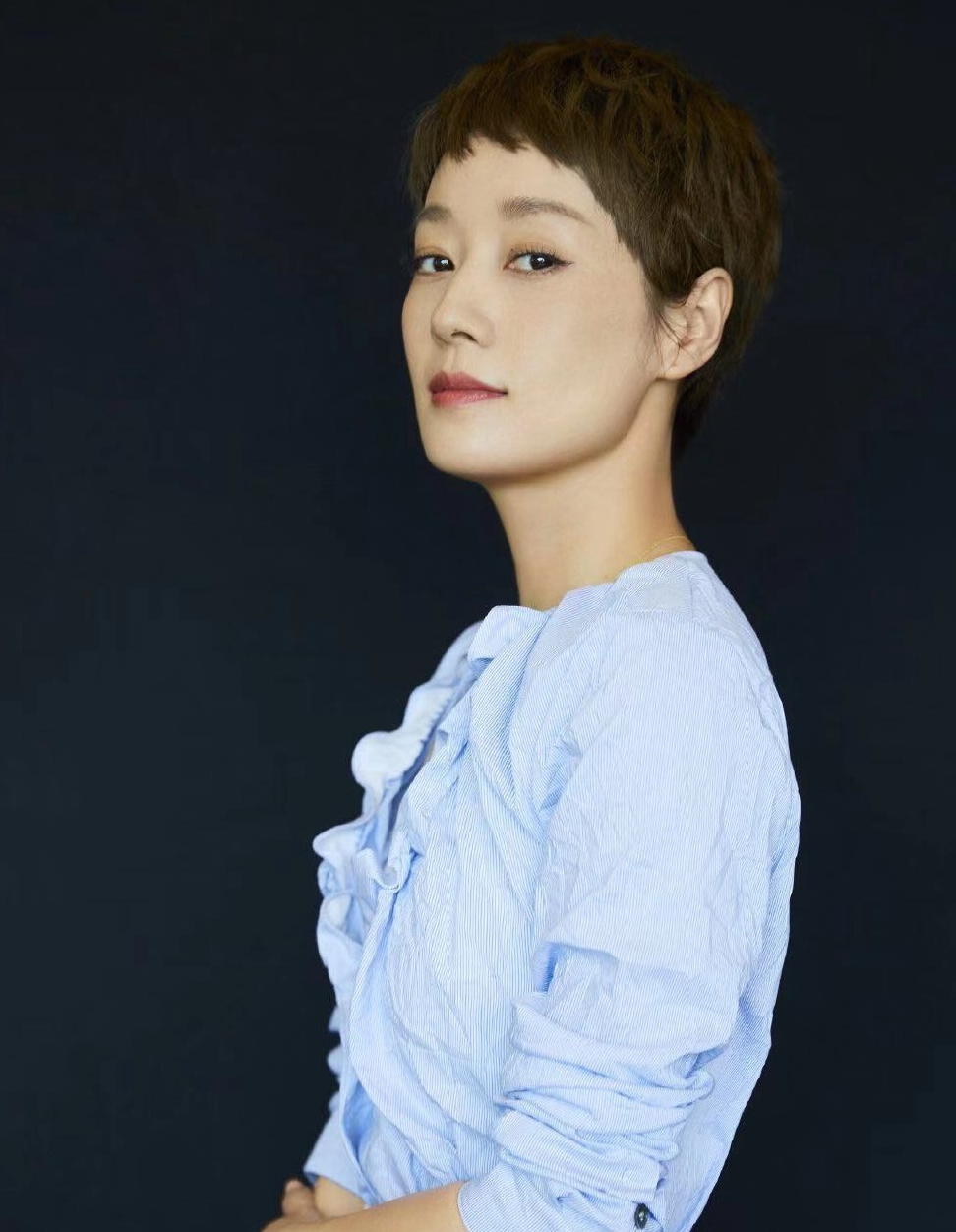 
马伊琍换一次发型就“火”一次 剪超短发露眉毛 越发自信显气质|熊猫体育公司(图11)