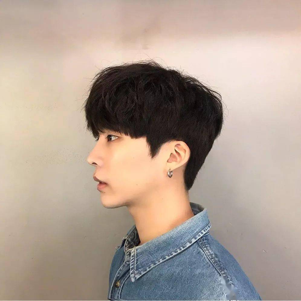 ‘熊猫体育首页’
2020年最值得剪的16款男生发型(图25)