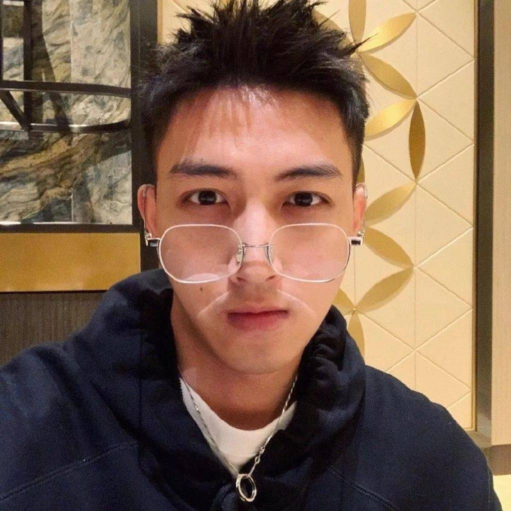 ‘熊猫体育首页’
2020年最值得剪的16款男生发型(图32)