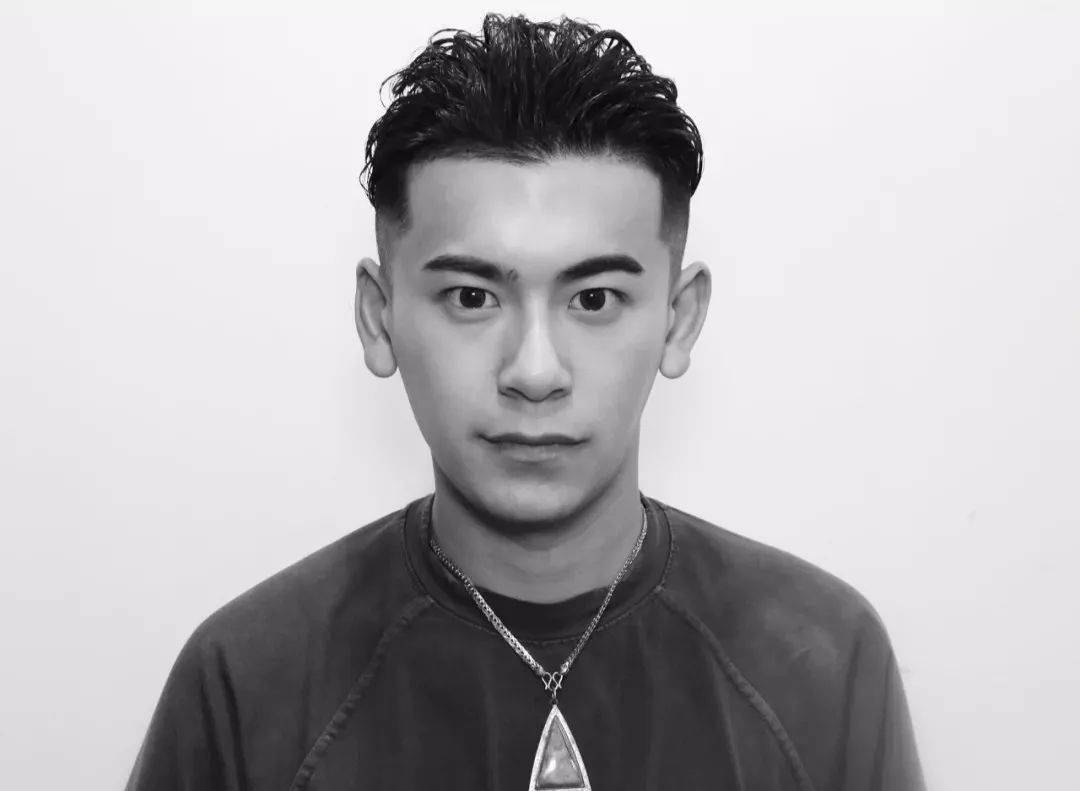 ‘熊猫体育首页’
2020年最值得剪的16款男生发型(图33)