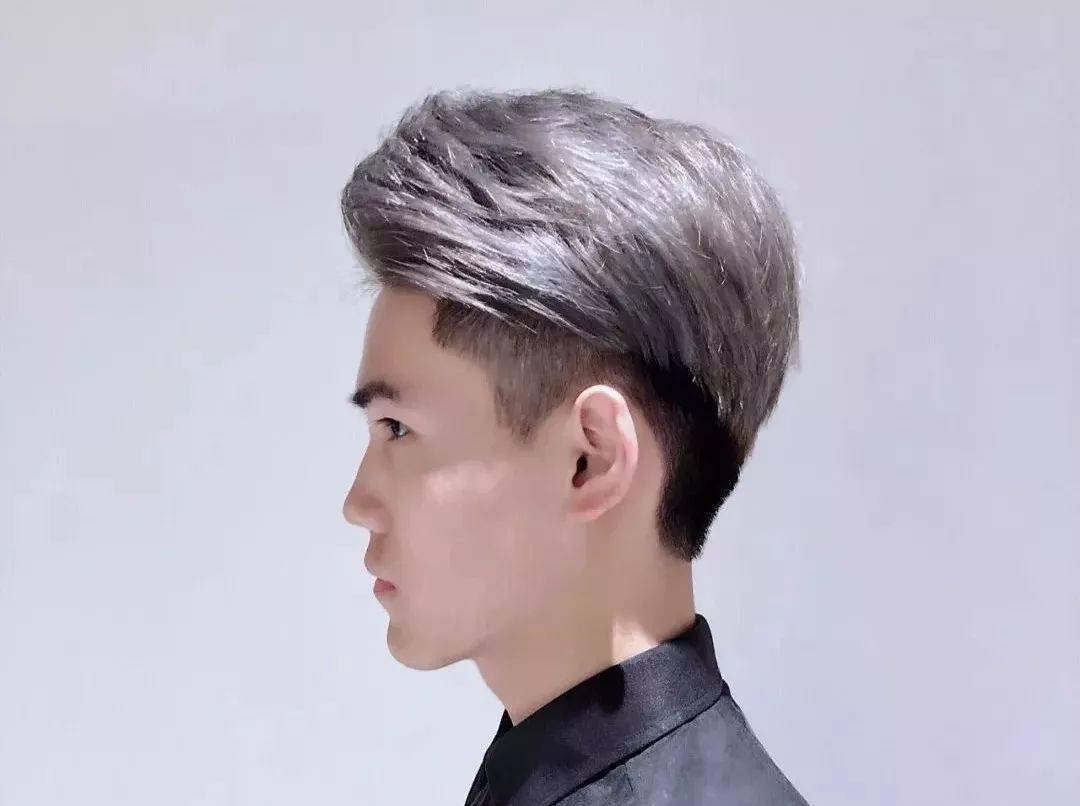 ‘熊猫体育首页’
2020年最值得剪的16款男生发型(图35)