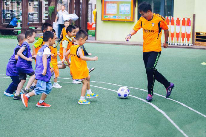 
北京尚茵体育与潘帕斯告竣足球服装设计定制“熊猫体育首页”(图6)