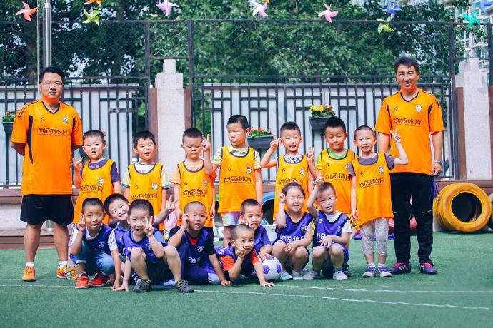 
北京尚茵体育与潘帕斯告竣足球服装设计定制“熊猫体育首页”(图7)