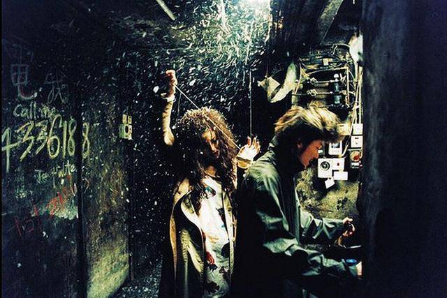 
多位明星“颓废风”照片曝光 这场摄影展 绝对有你喜欢的演员‘熊猫体育首页’(图1)